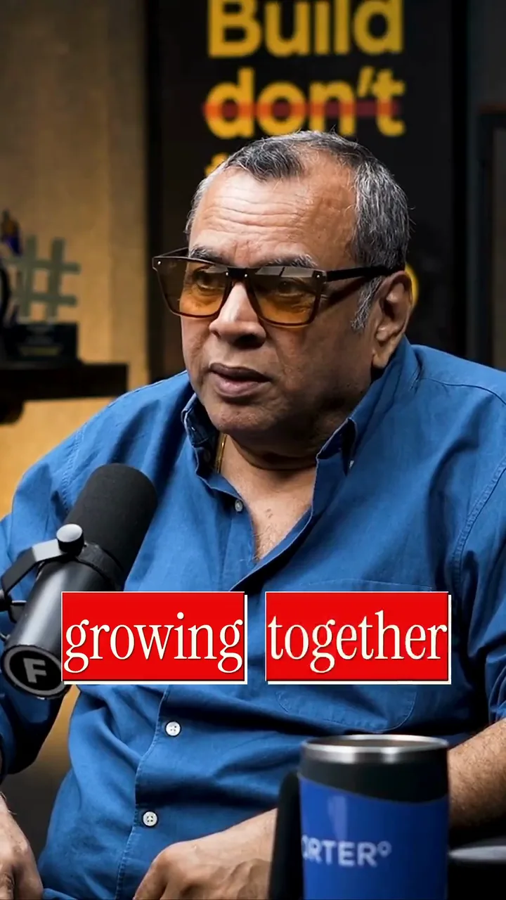 Breaking style caption growing together, both words on red boxes